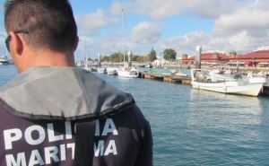 Polícia Marítima fiscaliza embarcações de apoio a viveiros na Ria Formosa
