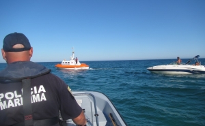 Autoridade Marítima apoia embarcação de recreio nas proximidades da praia do barril