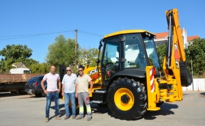 MUNICÍPIO DE SILVES ADQUIRIU NOVA RETROESCAVADORA