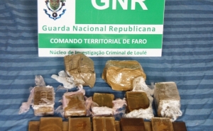 GNR apreende 12.000 doses de haxixe em Quarteira