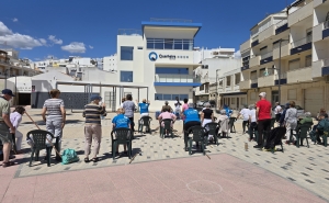 Longevidade Ativa: Fidel Gonga inspira idosos de Quarteira em aula aberta na Praça do Mar 