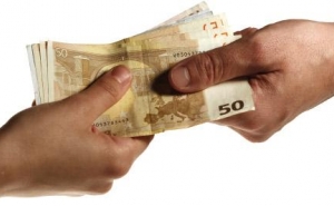 Ministro da Economia garante que a carga fiscal vai descer para «todos os portugueses» em 2017 