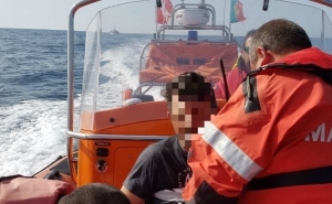 Autoridade Marítima Nacional resgata pescador ferido no mar