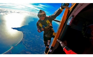 Festival de Paraquedismo «Christmas Boogie» recebe 300 paraquedistas de todo o mundo em Portimão