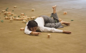 ESPETÁCULO «A NOVA BAILARINA» DE ALDARA BIZARRO REPENSA A DEMOCRACIA NO PALCO DO CINE-TEATRO LOULETANO