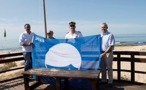 Lagoa foi a primeira praia algarvia a hastear a Bandeira Azul 2019