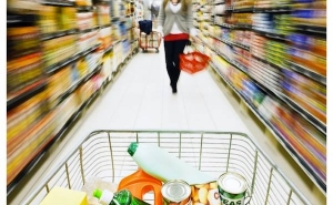 Traalhadores protestam junto a dois supermercados Dia/Minipreço no Algarve