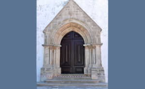 INTERVENÇÃO NA IGREJA MATRIZ DE LOULÉ: CONCLUÍDA RESTAURAÇÃO DO PÓRTICO