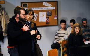 Dia Mundial do Teatro | Companhia Artistas Unidos apresenta Peça «Os Acontecimentos» no Cine-Teatro Louletano com o convidado Coral Ossónoba