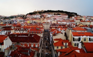 Venderam-se 153.292 casas no ano passado (420 por dia). E preços subiram 9,2%