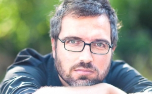 PEDRO CHAGAS FREITAS EM DISCURSO DIRETO NA BIBLIOTECA MUNICIPAL DE LOULÉ