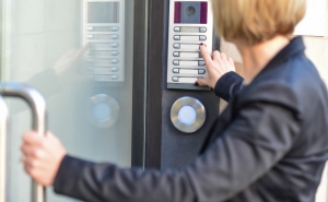 O intercomunicador do prédio avariou: quem é que tem de pagar a reparação?