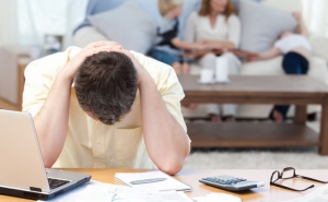 Vives fora do país e tens a tua casa arrendada em Portugal? Fica a saber como proceder com o IRS