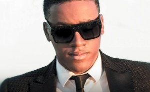 Anselmo Ralph no palco do Casino Vilamoura