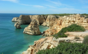 AUTARCAS E EMPRESÁRIOS DO ALGARVE EXIGEM A PARAGEM IMEDIATA DO PROCESSO DE PROSPECÇÃO DE PETRÓLEO E GÁS