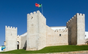 EPIC NOTES: CASTELO DE LOULÉ RECEBE MÚSICA ELETRÓNICA E DANÇA ACROYOGA