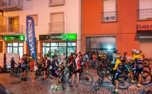O primeiro passeio de BTT noturno deste verão foi na loja Duas Rodas em Loulé