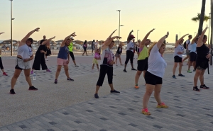 QUARTEIRA | Zumba Sunset com Bela Pereira agita a Praça do Mar