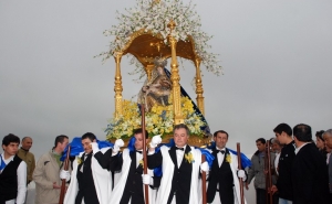 MÃE SOBERANA: FESTA PEQUENA NO DOMINGO DE PÁSCOA
