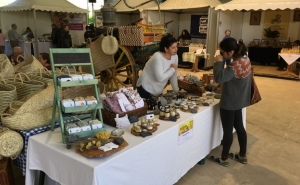 Feira na Cortelha mostra Aguardente e Mel da Serra do Caldeirão