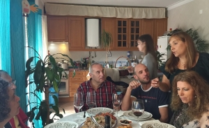 Portimão volta a desafiar as famílias portimonenses e imigrantes a abrir as portas das suas casas à «Família do Lado» 