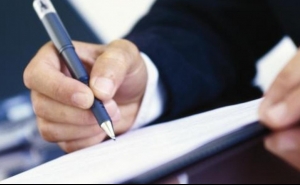 Letras «pequeninas» proibidas nos contratos de adesão a partir de 25 de agosto