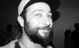 MERCADO MUNICIPAL ACOLHE O ARTISTA PLÁSTICO MENAU.