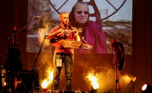 CONCERTO COM OMIRI NA APRESENTAÇÃO DO FESTIVAL MED NO CINE-TEATRO LOULETANO