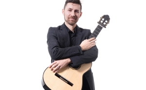 Rui Mourinho à guitarra no «Música nas Igrejas»