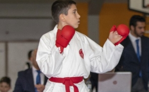 Atleta Alcoutenejo Henrique Palma sagra-se campeão regional de Kumite