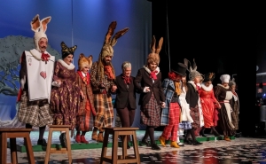 MAIS DE 900 PESSOAS ACOMPANHARAM «ALICE NO PAÍS DAS MARAVILHAS» NO CINE-TEATRO LOULETANO