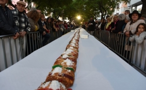 150 METROS DE BOLO-REI DISTRIBUÍDOS EM LOULÉ