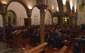 Claudine Pinheiro regressou ao Algarve para ajudar a rezar cantando