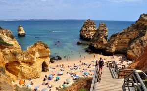 Acesso à praia é livre, vermelho não é proibição de entrar