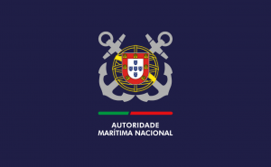 Incêndio em veleiro num estaleiro de Vila Real de Santo António