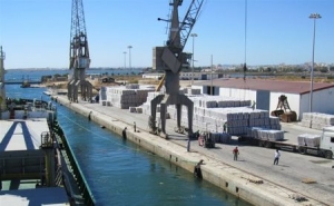 Porto de Faro está parado desde junho por ter perdido o único cliente