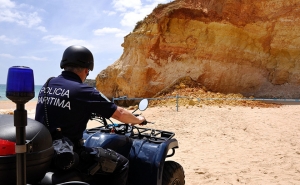 Mau tempo: Arriba desmorona-se em praia de Portimão sem causar vítimas