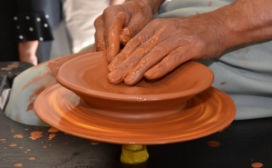 OLARIA E CERÂMICA EM DESTAQUE NO ARRANQUE DO CICLO DE CONVERSAS «OFÍCIOS, MEMÓRIAS COM FUTURO»