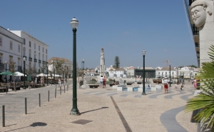 Tavira entrega bolsas de estudo a estudantes universitários