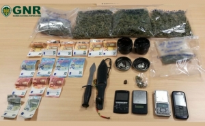 Apreensão de cannabis e pasta de ópio