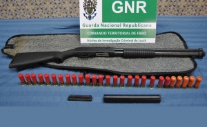 GNR de Loulé apreende arma em estabelecimento comercial