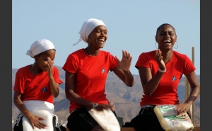 QUARTEIRA CELEBRA DIA DA MULHER CABO-VERDIANA COM ENCONTRO DE BATUCADEIRAS