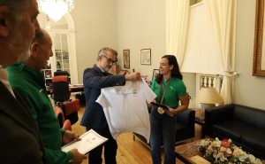 MUNICÍPIO DE FARO RECEBE JOANA SANTOS E REIVINDICA  RECONHECIMENTO NACIONAL PARA ATLETA SURDOLÍMPICA