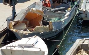 Colisão entre duas embarcações causa três feridos ligeiros à entrada do porto de pesca de Olhão