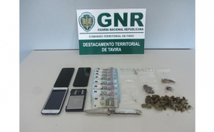 Vila Real de Santo António – Dois detidos por tráfico de estupefacientes e posse de arma proibida