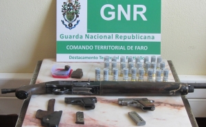 GNR efetua detenções em Portimão e Albufeira por tráfico de estupefacientes e detenção de arma proibida