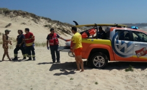 Assistência a cidadão na praia do Malhão