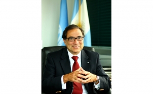 EMBAIXADOR DA ARGENTINA PARTICIPA NO CICLO «HORIZONTES DO FUTURO» PARA FALAR SOBRE CRISE DO EURO