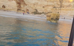 Estação Salva-vidas resgata mulher na praia da Marinha em Lagoa