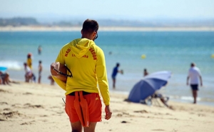 Época balnear arranca no Algarve com reforço de meios e 514 nadadores-salvadores